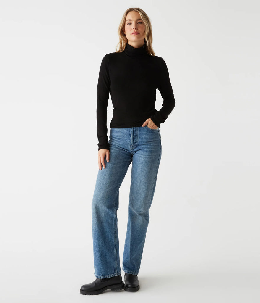 Tara Crop Turtleneck