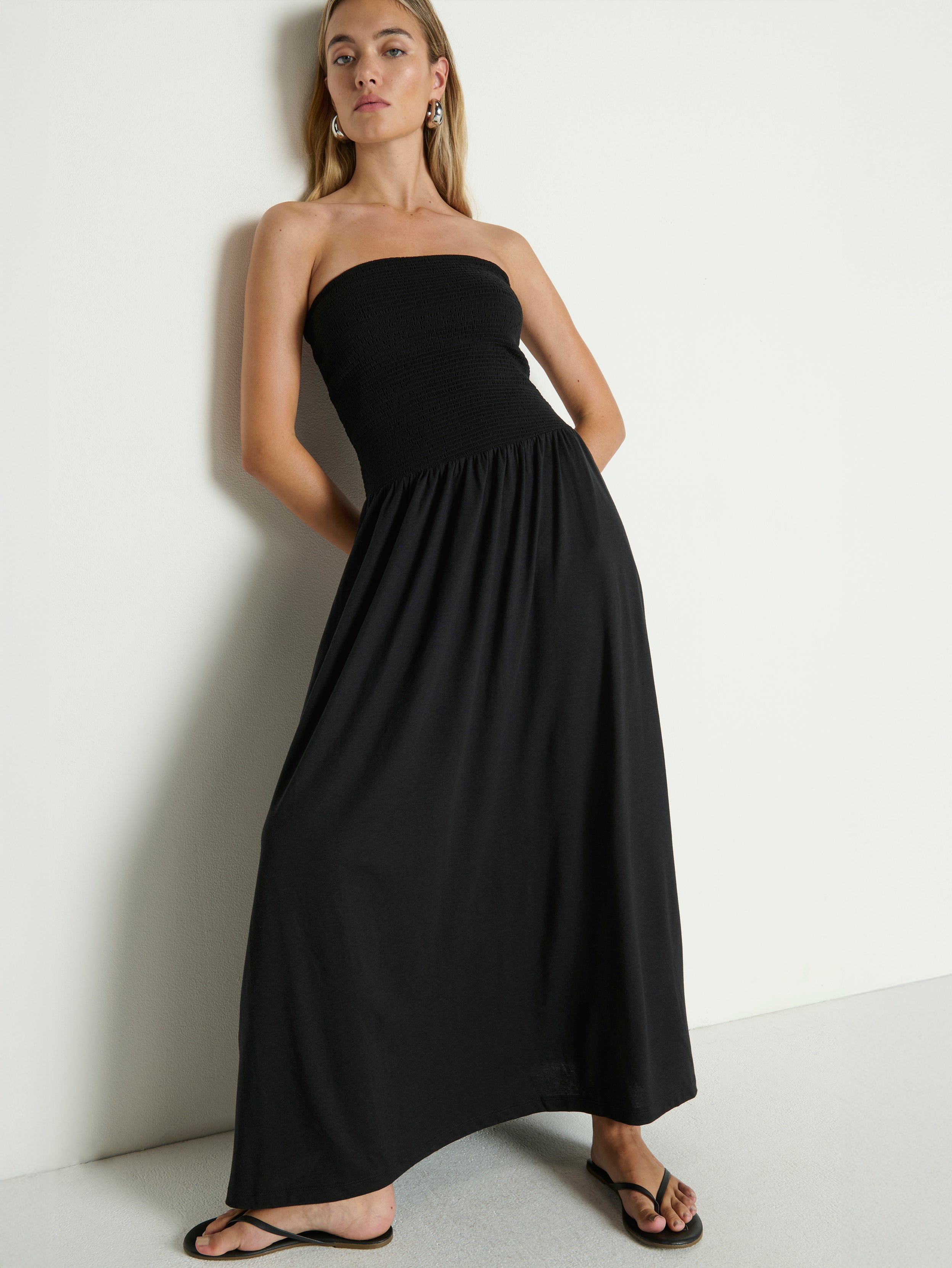 anya maxi dress black ANYA MAXI DRESS BLACK  ONMOLLYS